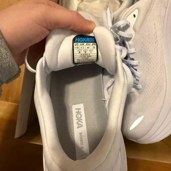 NIB White Hoka Bondi 8 11B - Picture 3 of 4